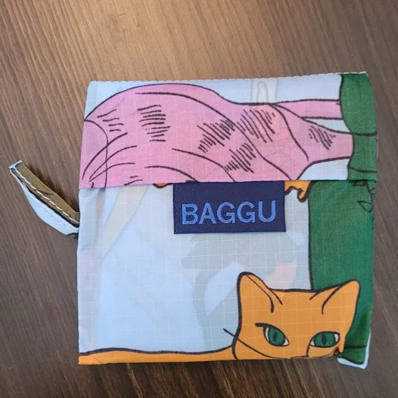 BAGGU NWOT Mini Baby Size Reusable Grocery Bag in Pouch- Multicolor Cat Print - Picture 2 of 3